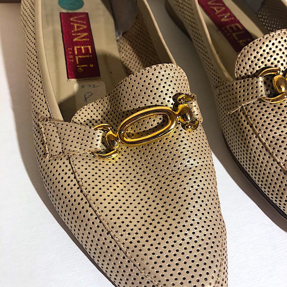 VAN ELI BEIGE GOLDEN BUCKLE FLATS